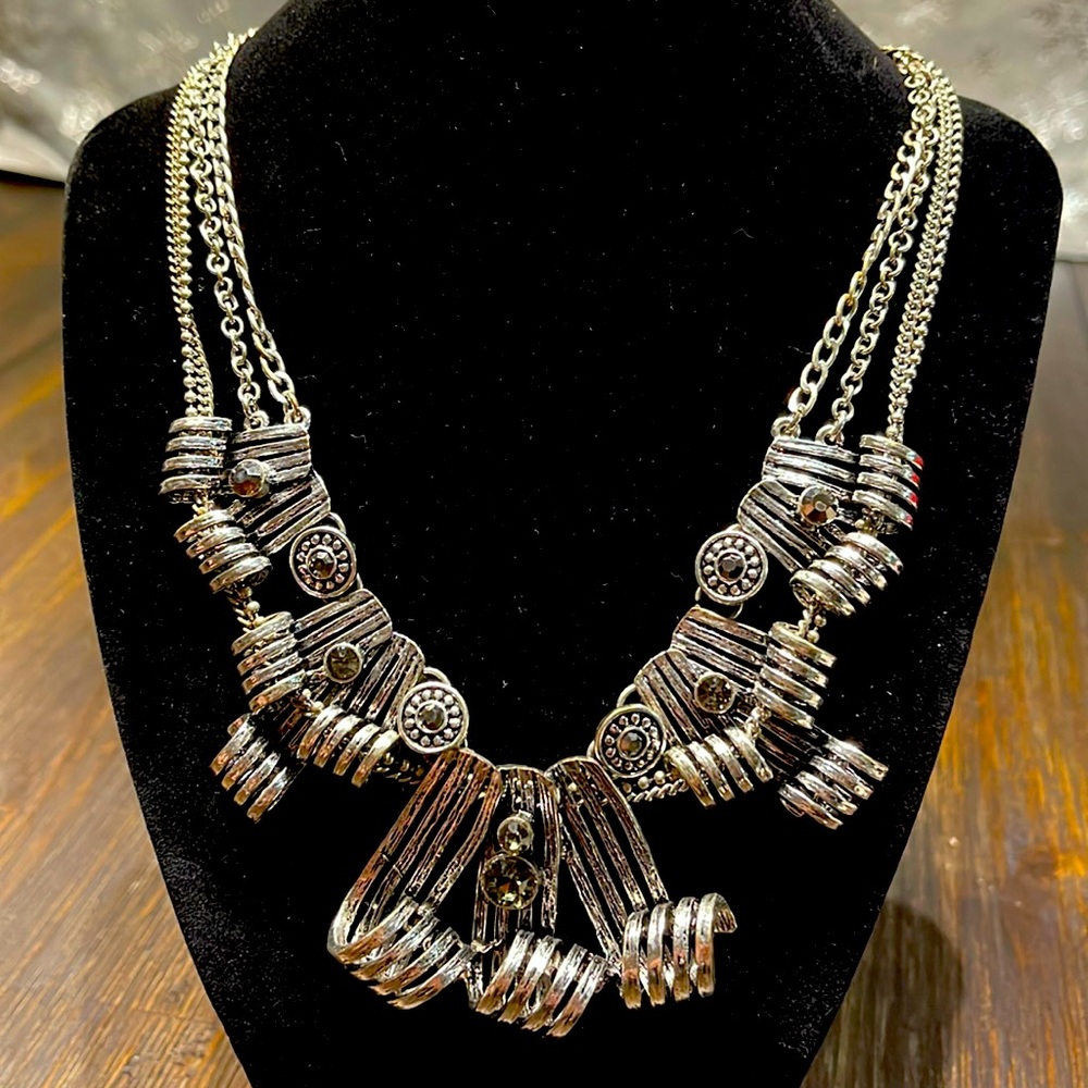 Alisha D Silver color necklace